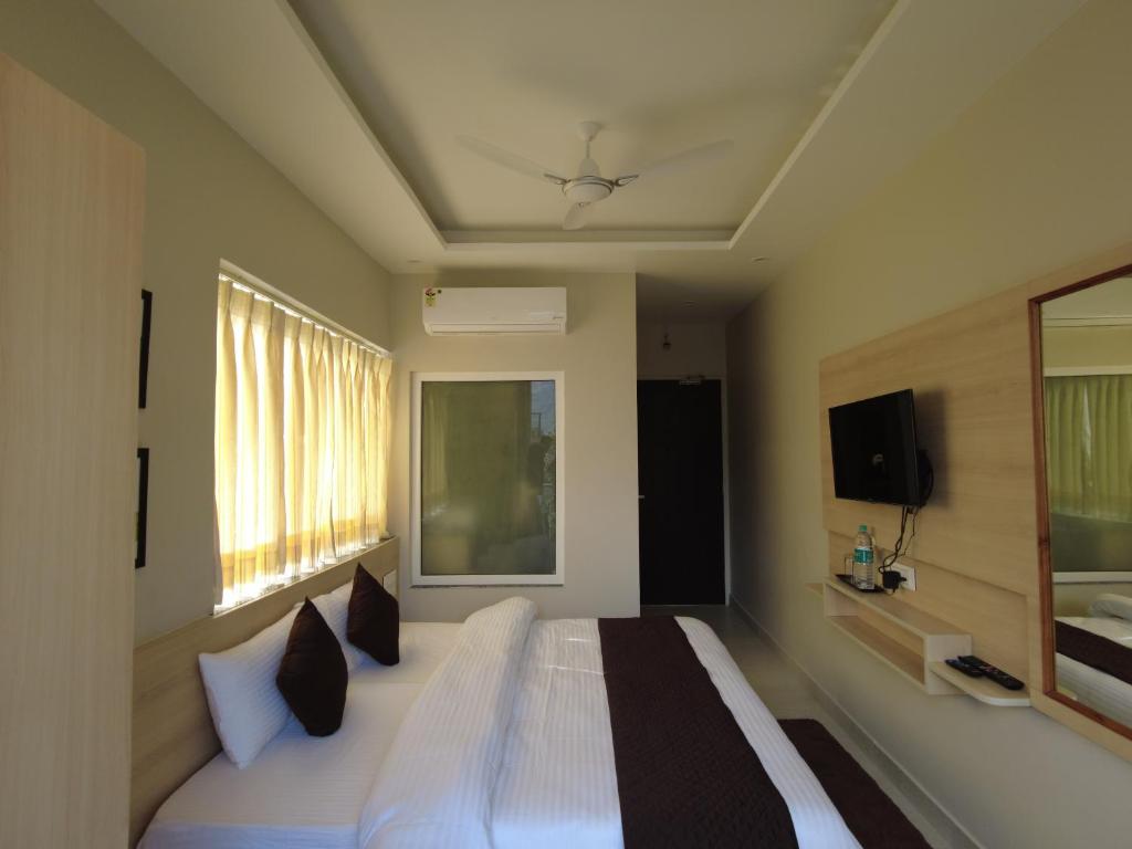 Двухместный (Deluxe Double Room Balcony with 24hrs Check-in & Check-out Flexibility), Punyah Residency Rishikesh