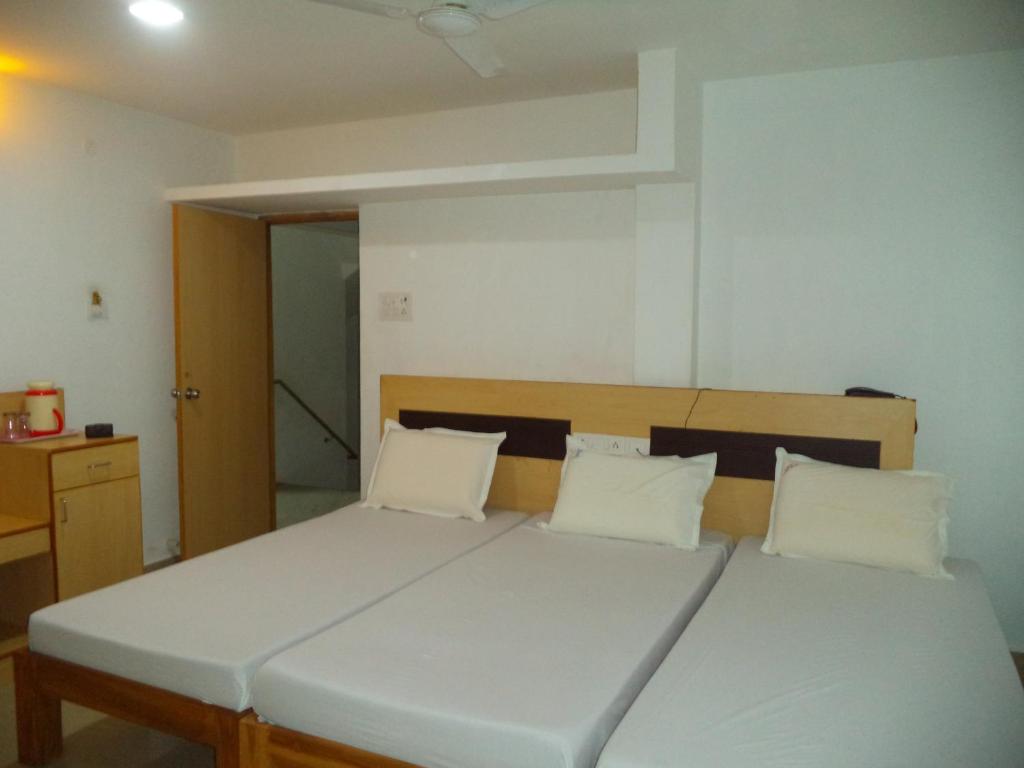 Трехместный (Трехместный номер с вентилятором), Samrat Guest House KK Nagar