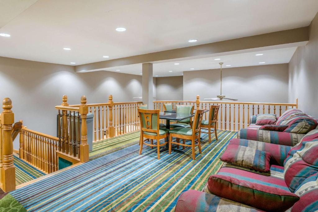 Quality Inn & Suites - Jefferson City photo 2