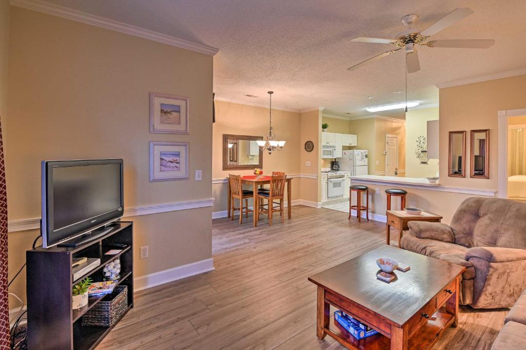 Charming Condo on Myrtlewood Golf Course with Pool! photo 4