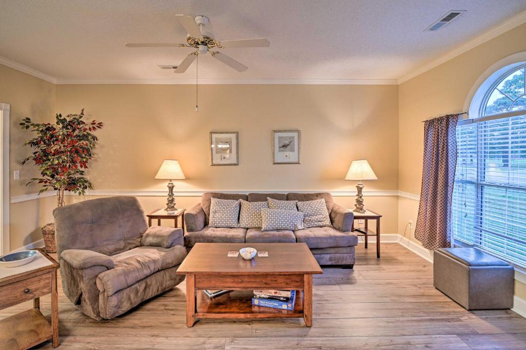 Charming Condo on Myrtlewood Golf Course with Pool! photo 2