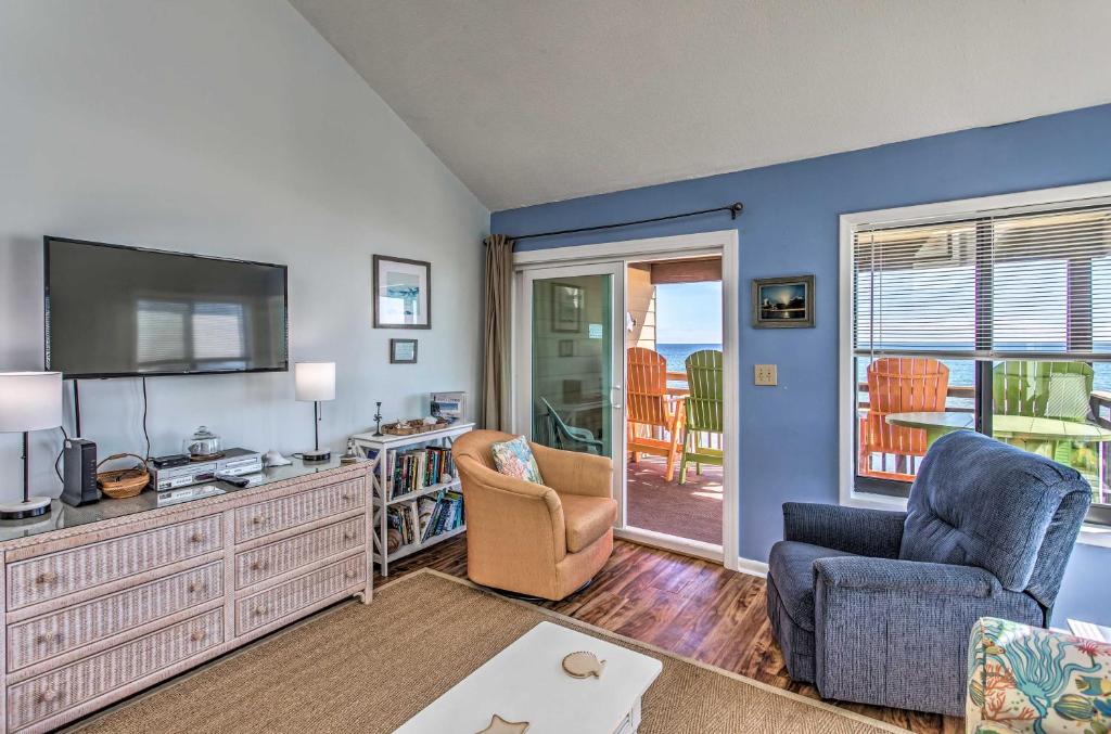 Beach Lovers Haven Oceanfront Condo with Pool! photo 4