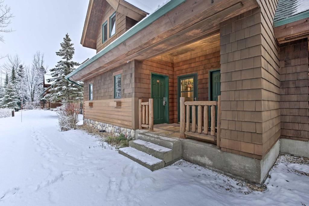 Comfy Lutsen Mountain Villa with Balcony and Grill photo 2