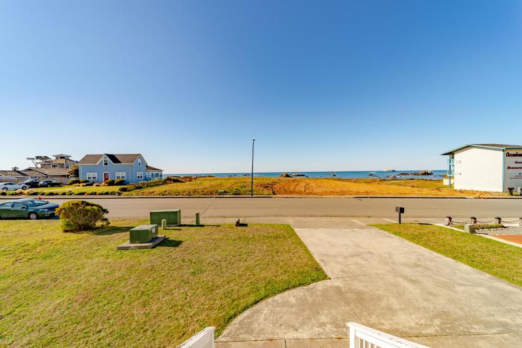 Crescent City Beach House photo 1