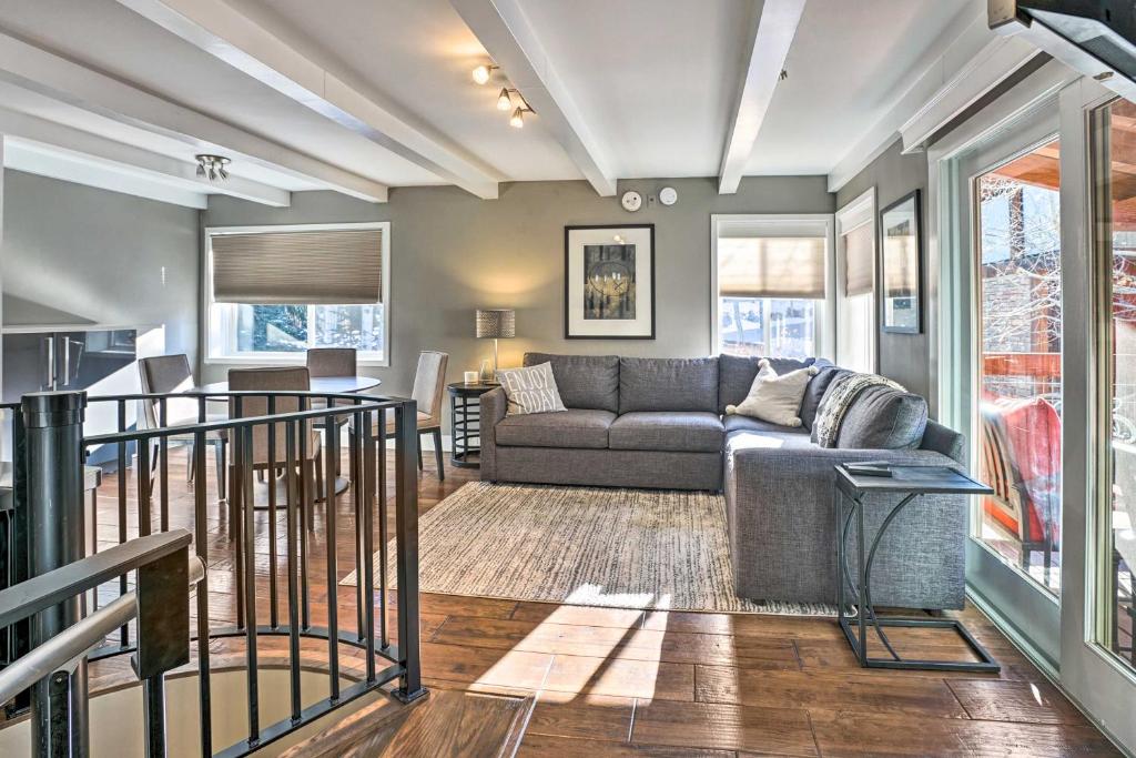 Ski-In and Out Snowmass Condo with Community Hot Tub!