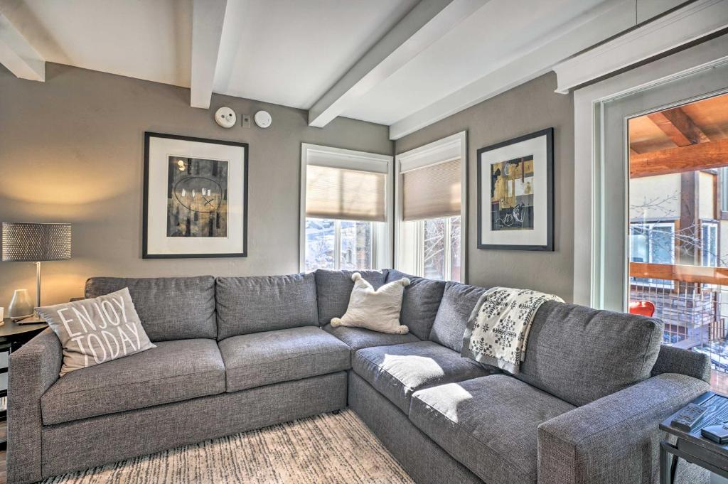 Ski-In and Out Snowmass Condo with Community Hot Tub! photo 3