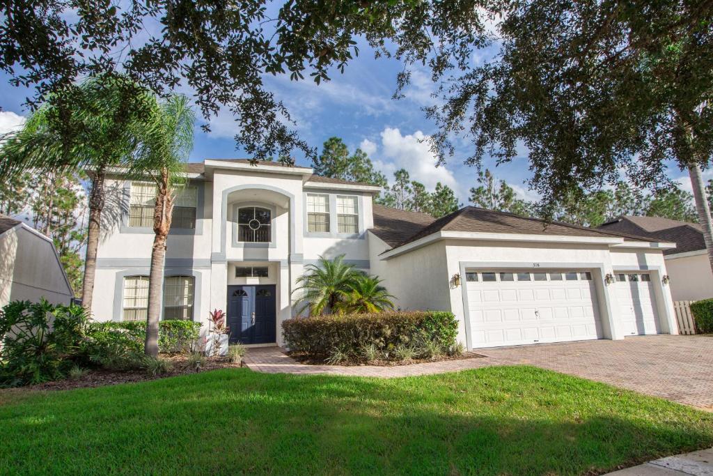 Two Master Suites with Huge Pool Golf Community photo 1