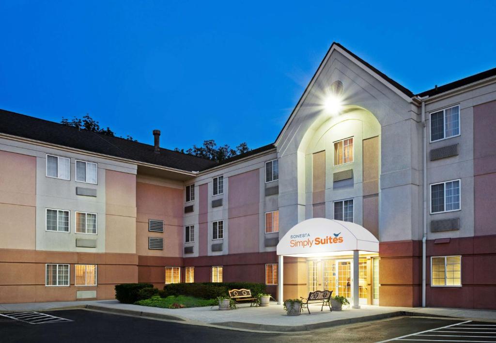 Sonesta Simply Suites Knoxville image