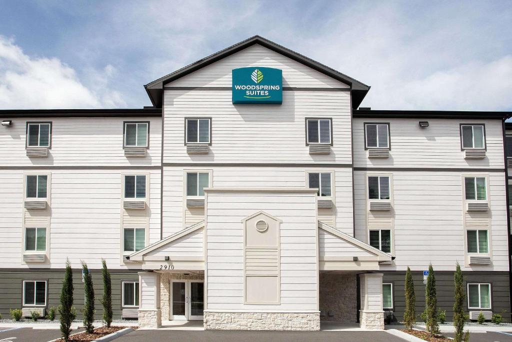 WoodSpring Suites Daytona Beach Int'l Speedway image