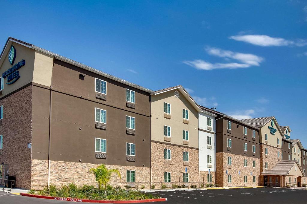 WoodSpring Suites Bakersfield East image