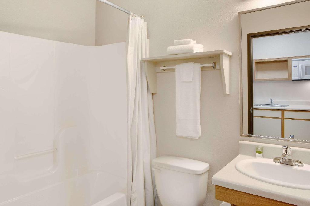 WoodSpring Suites Fort Wayne photo 4