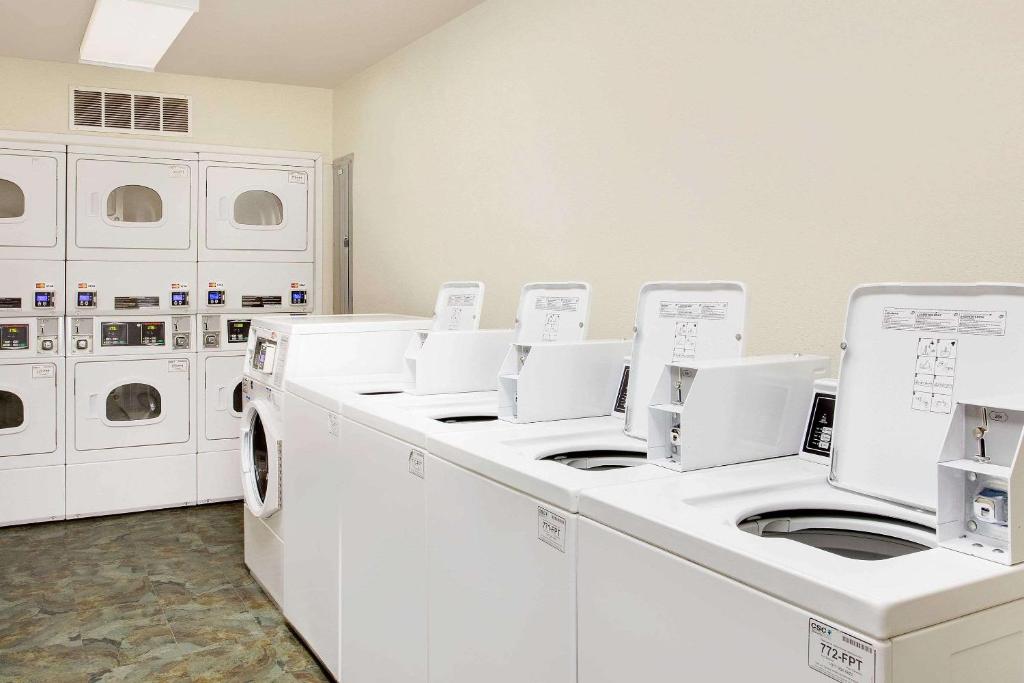 WoodSpring Suites Fort Wayne photo 3