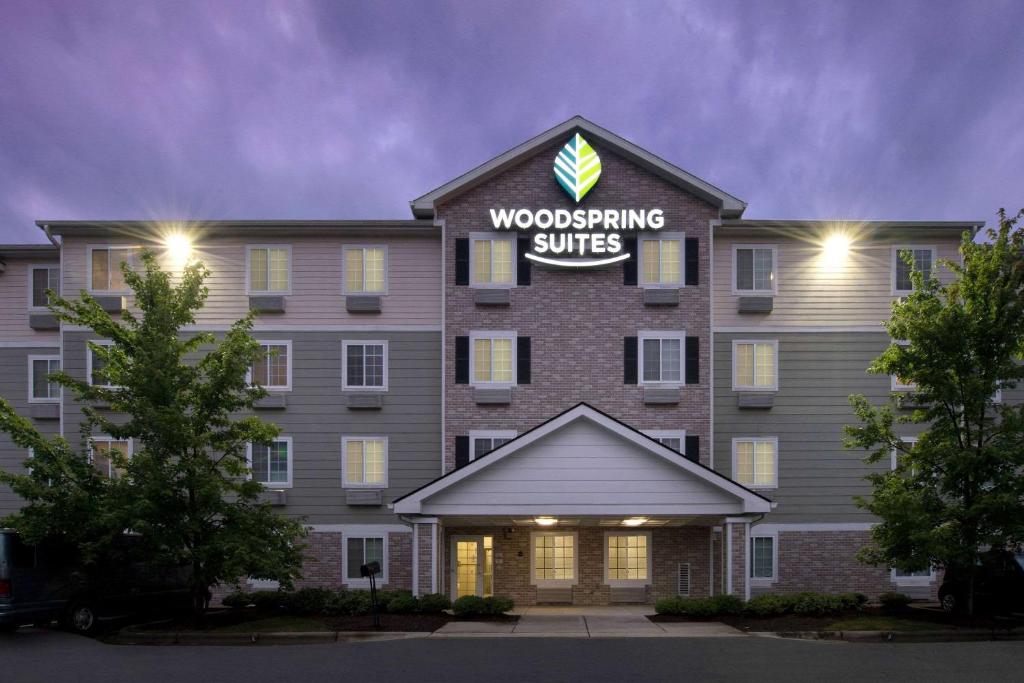 WoodSpring Suites Raleigh Apex image