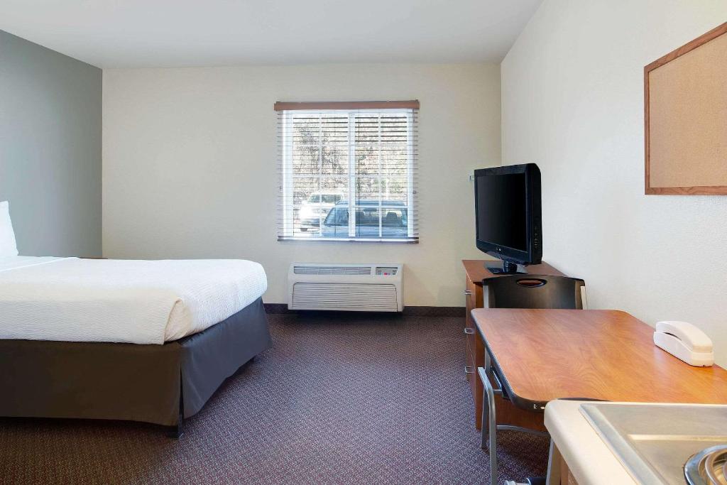 WoodSpring Suites Baton Rouge East I-12 photo 4