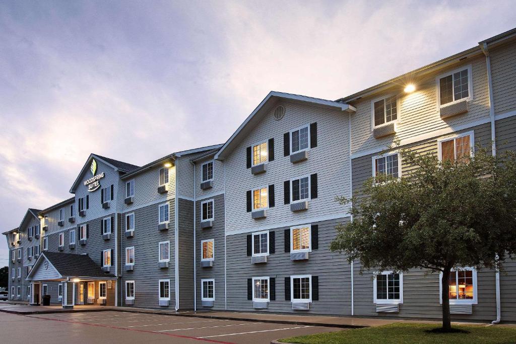 WoodSpring Suites Houston Willowbrook image