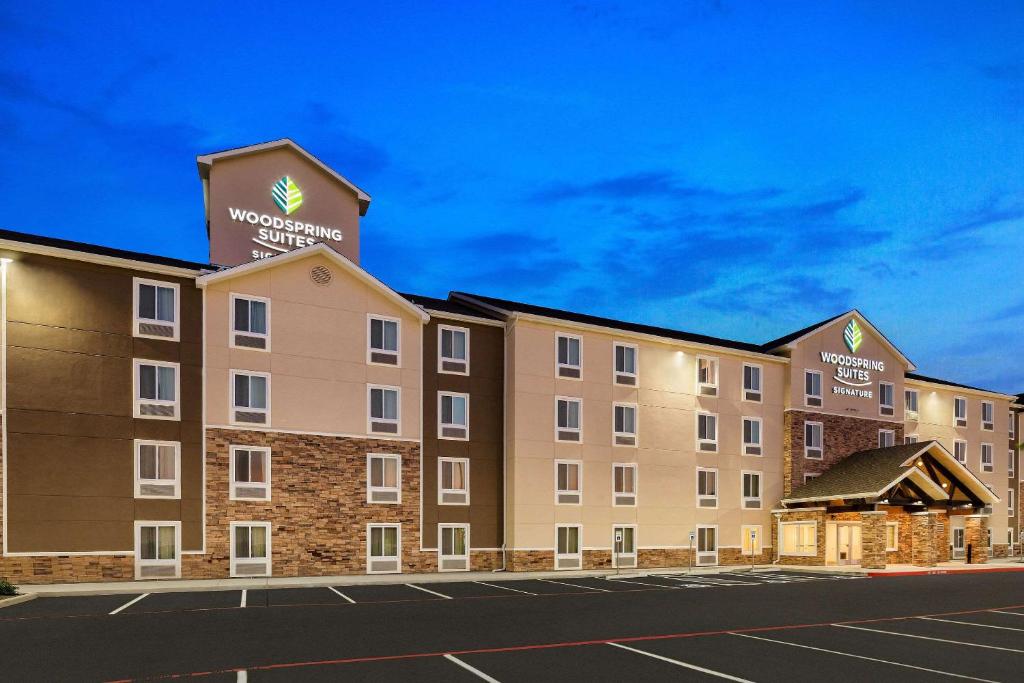 Woodspring Suites Houston IAH Airport photo 4