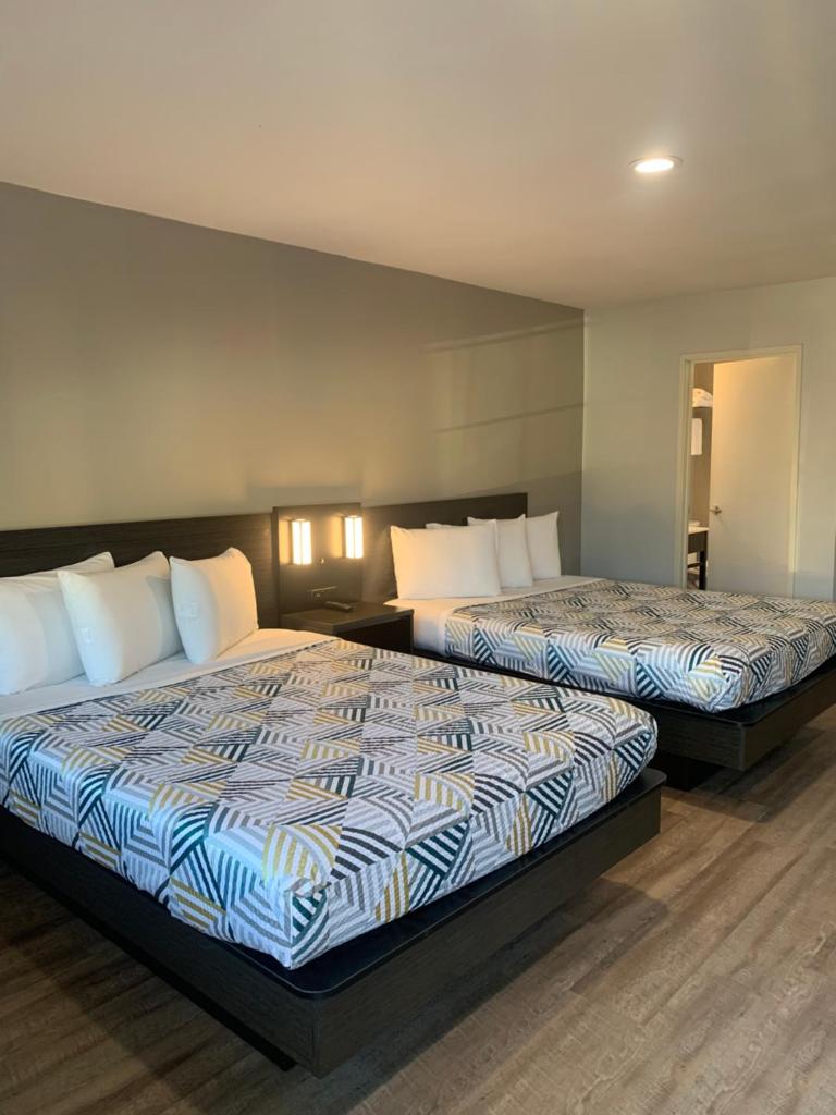 Двухместный (Номер с 2 кроватями размера «queen-size» – Для некурящих), Motel 6 San Diego Airport/Harbor