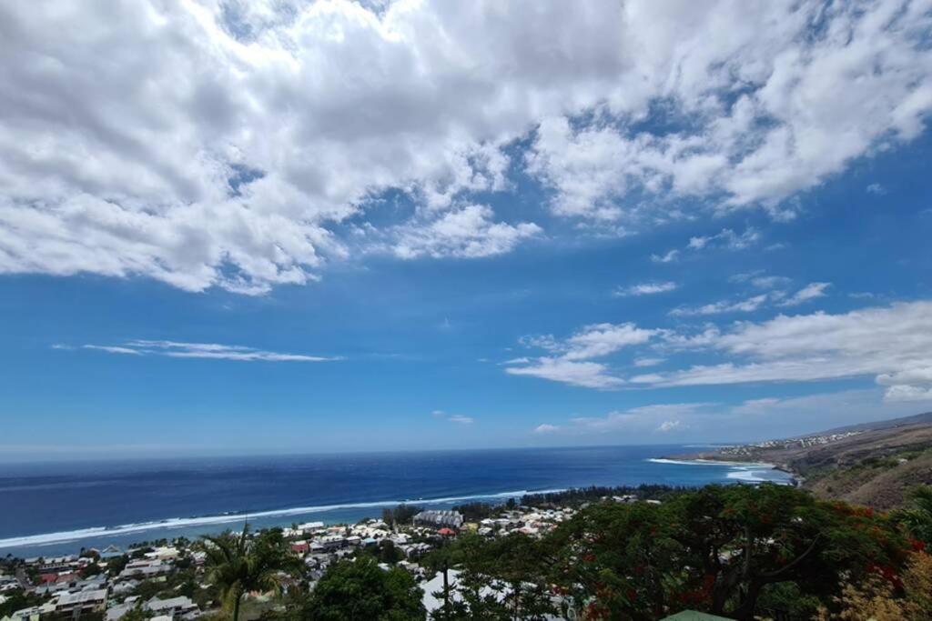 Maison à Saint-leu, vue exceptionnelle sur la baie et l'Océan à 2 minutes des plages photo 1