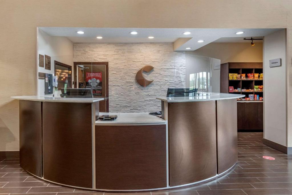Comfort Suites Auburn near I-69 photo 2