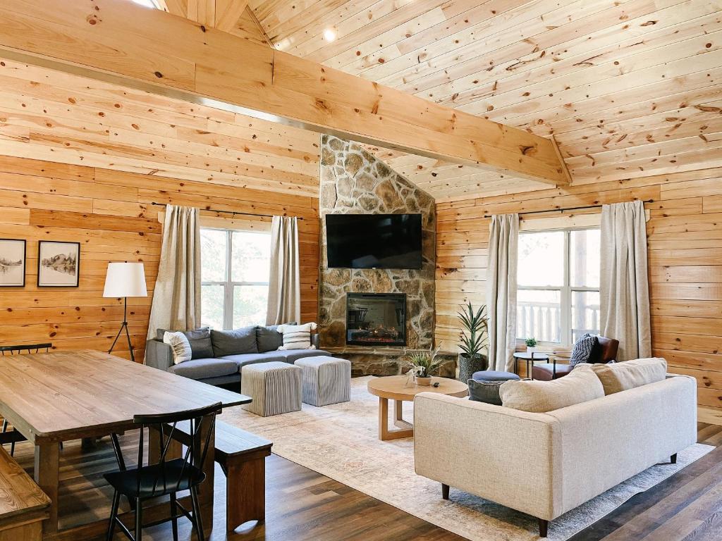 Timber Wheat Retreat - Hot Tub, Community Pool, Game and Theater Room image