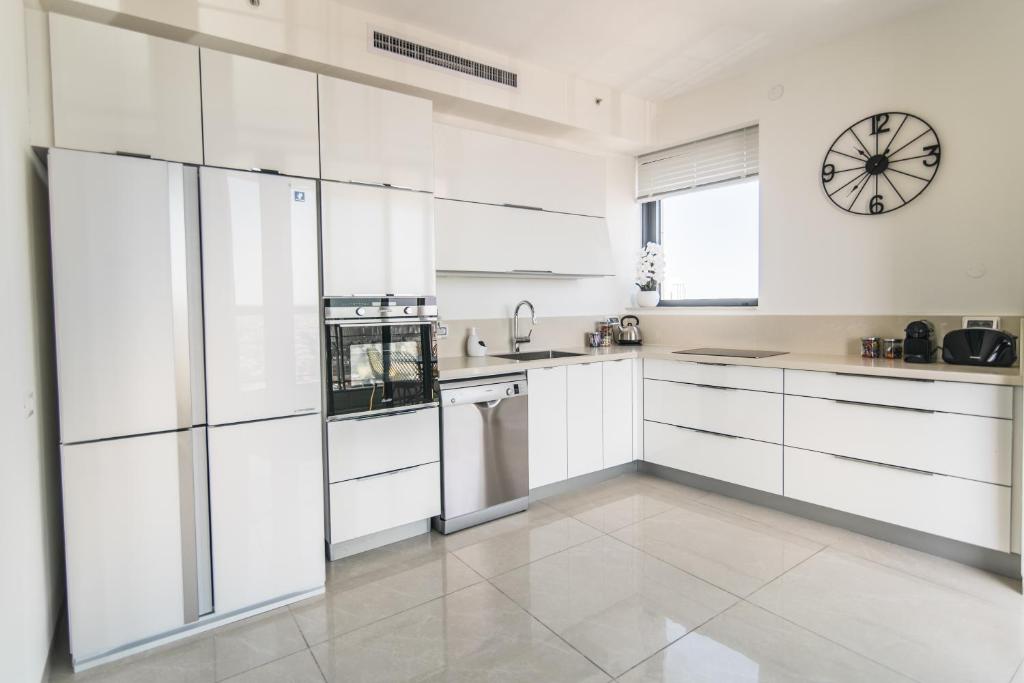 Gorgeous Design 3 BDR Appart - J Tower - Amazing View! photo 3