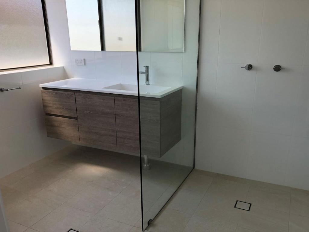 Bangalee 3 Fantastic Waterfront Unit with Pool WI FI and Chromecast photo 4