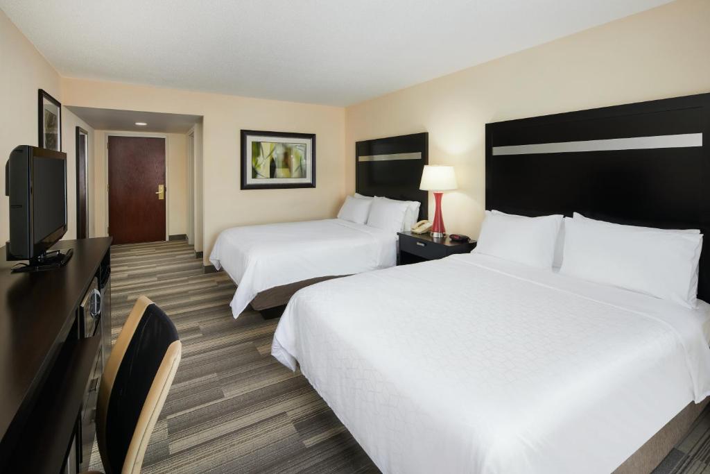 Holiday Inn Express & Suites I-26 & Us 29 At Westgate Mall, an IHG Hotel photo 4