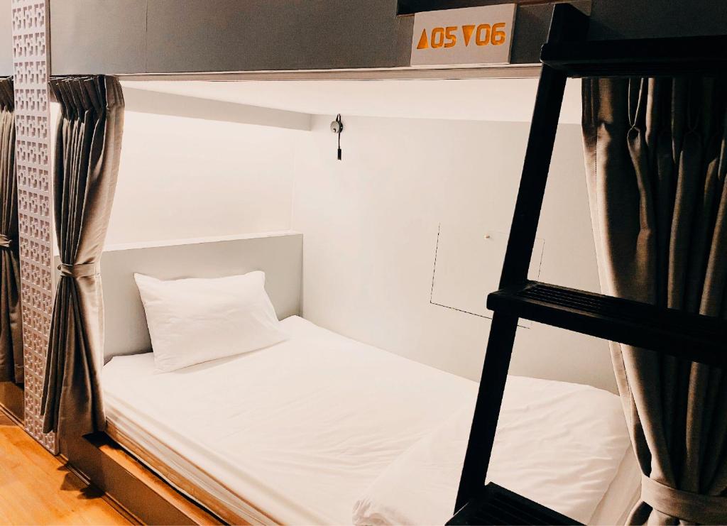 Номер (Односпальная кровать в общем номере для женщин), Capzule Bed Phuket
