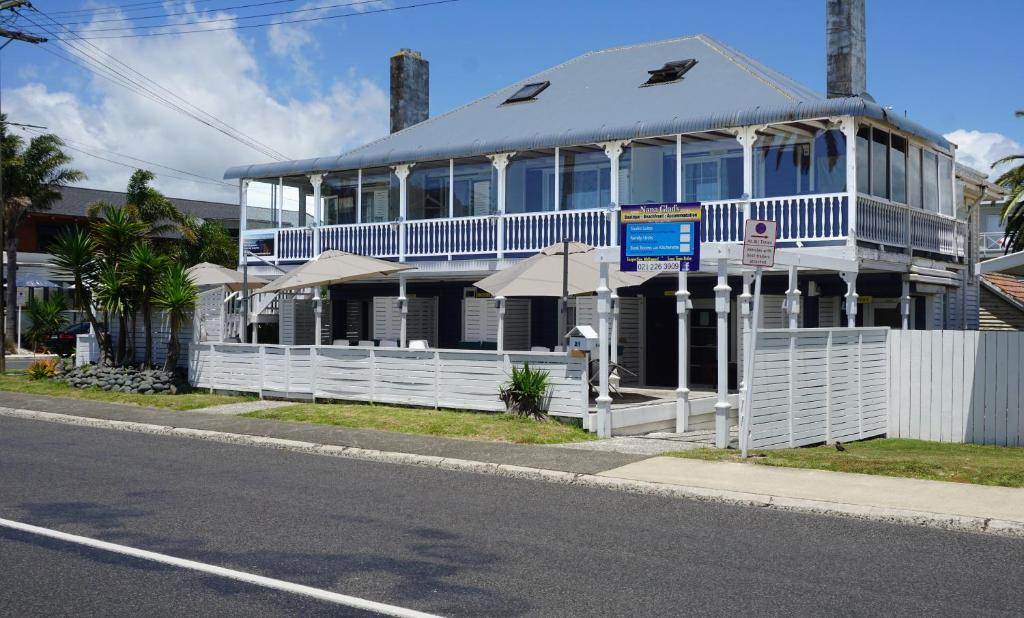 Nana Glads Beachfront Accommodation photo 3