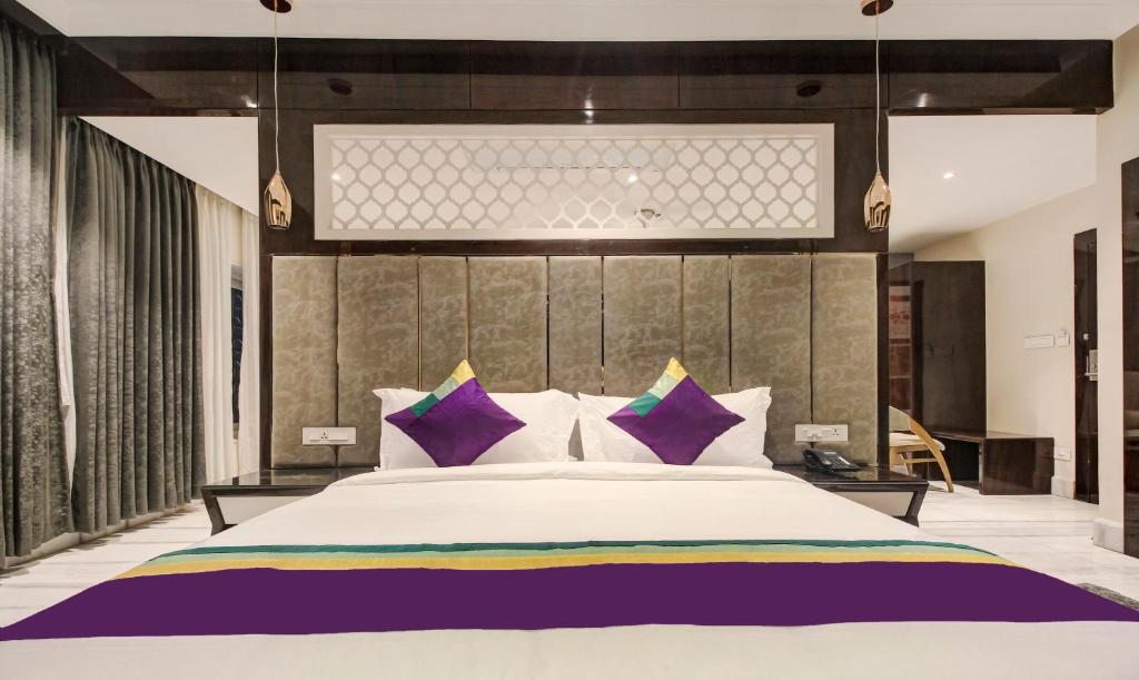 Двухместный ([Sanitized] Superior Double Room), Treebo Tryst Tahoora International