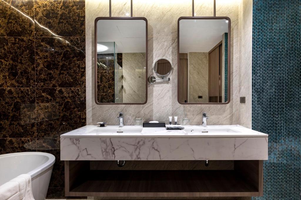 Сьюит (Люкс, вид на сад), SKYVIEW Resort Phuket Patong Beach