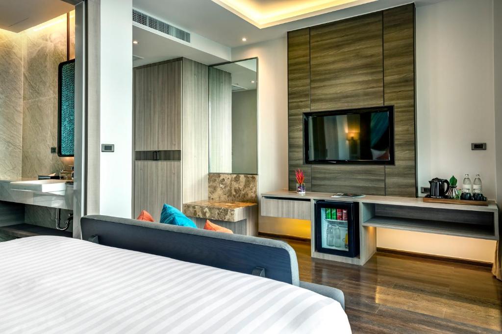 Двухместный (Двухместный номер Делюкс с 1 кроватью и балконом), SKYVIEW Resort Phuket Patong Beach