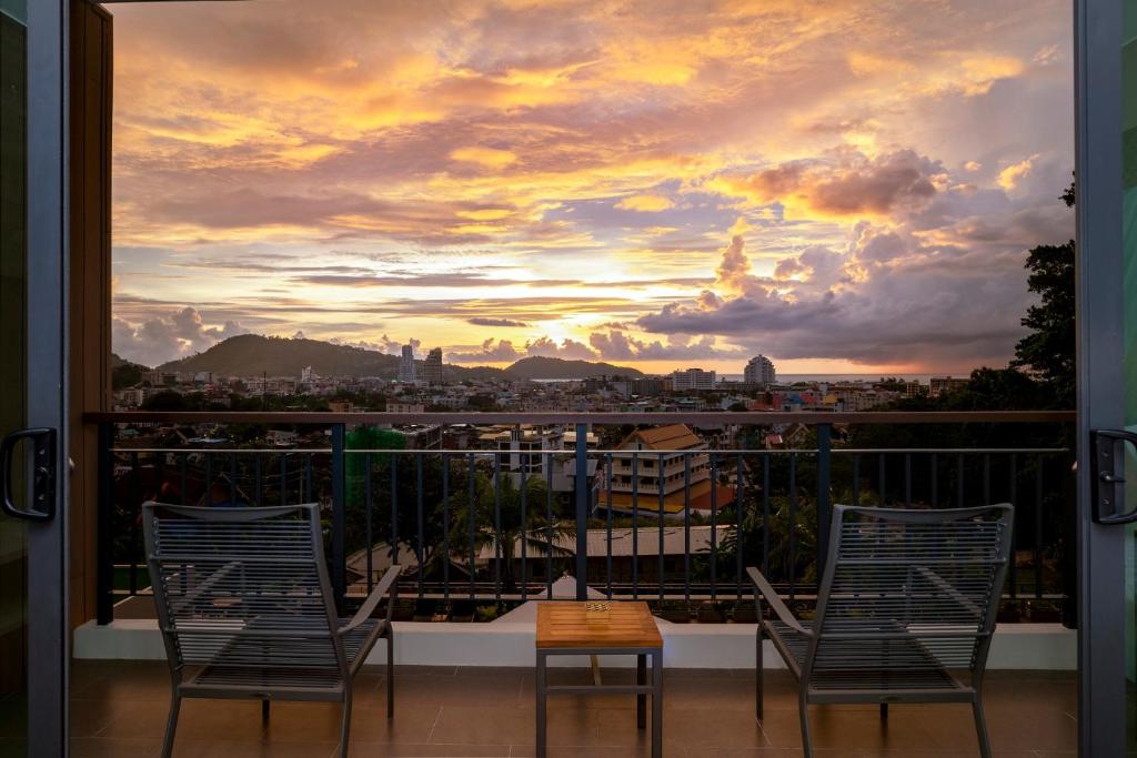 Двухместный (Двухместный номер Делюкс с 1 кроватью и балконом), SKYVIEW Resort Phuket Patong Beach