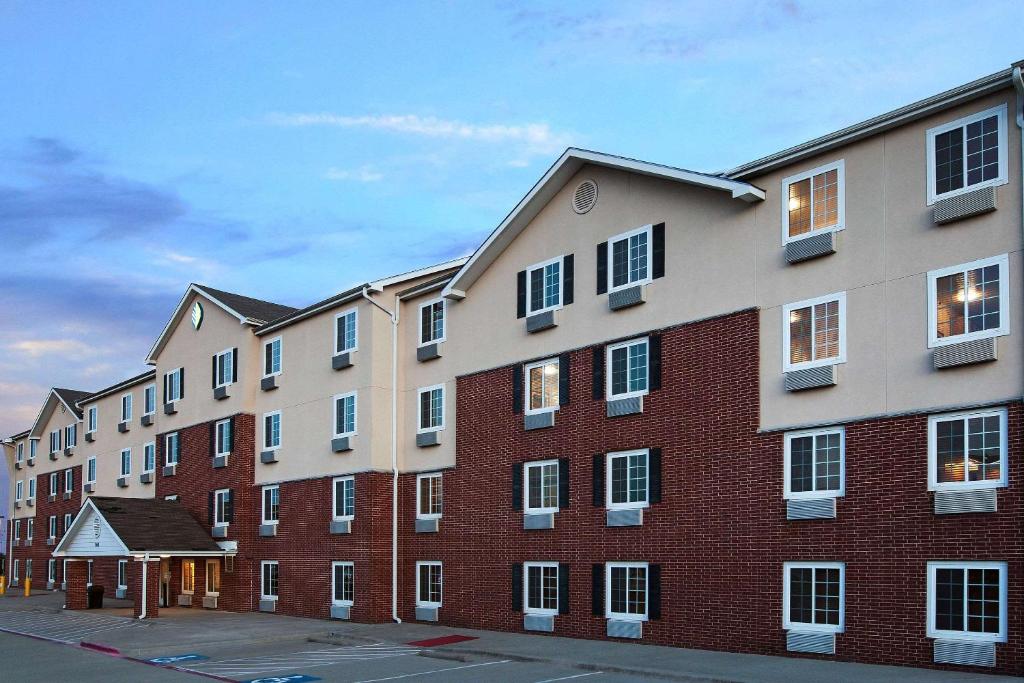 WoodSpring Suites McKinney image