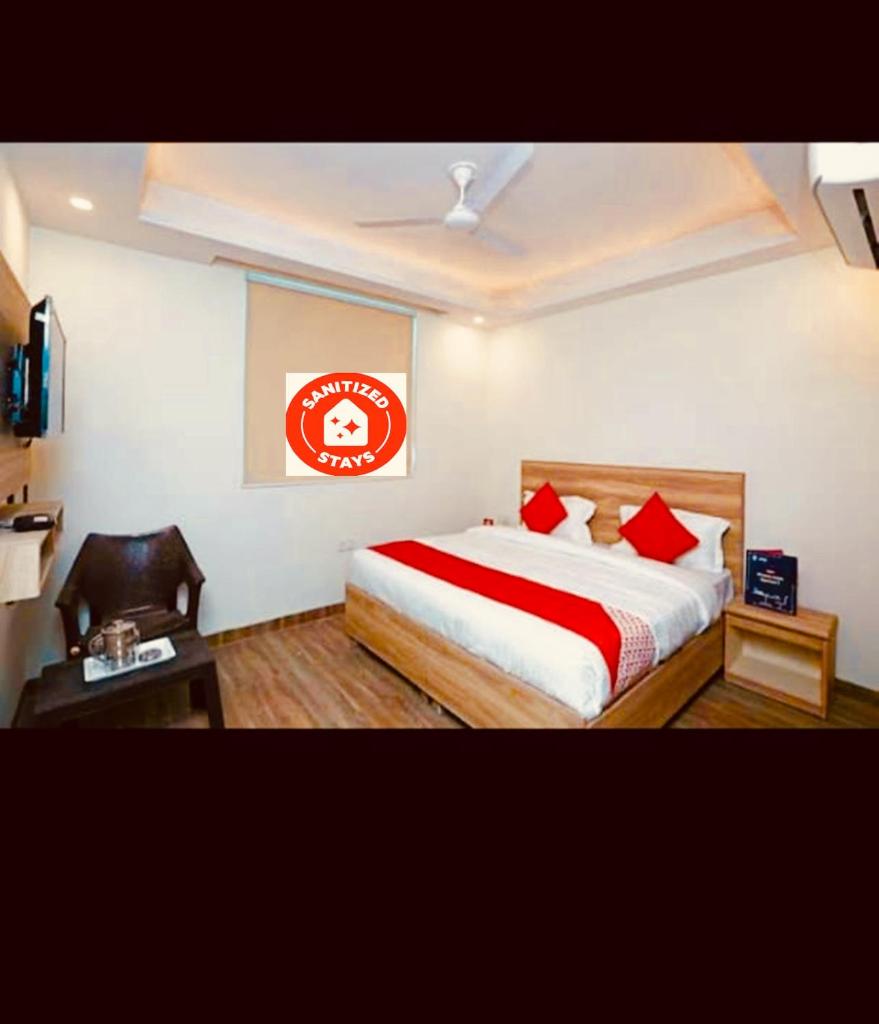 Двухместный (Бюджетный двухместный номер с 1 кроватью), Hotel Aerocity Golden At Delhi Airport