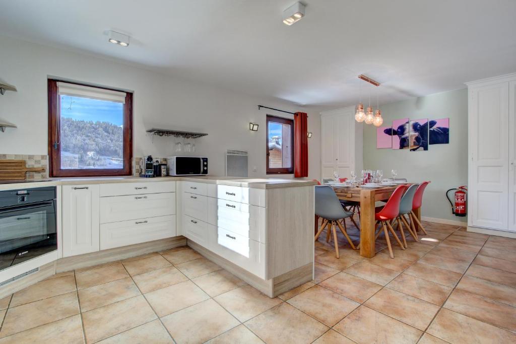 Montriond & Morzine, 4 bedroom ground floor apartment photo 2
