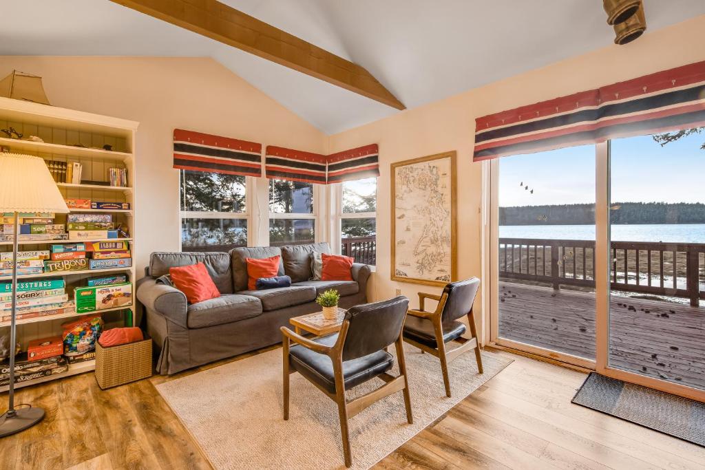 Marrowstone Island Beach Cabin