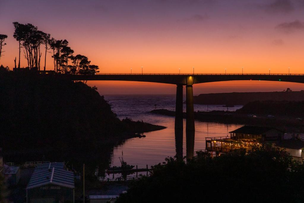 Noyo Harbor Inn photo 2