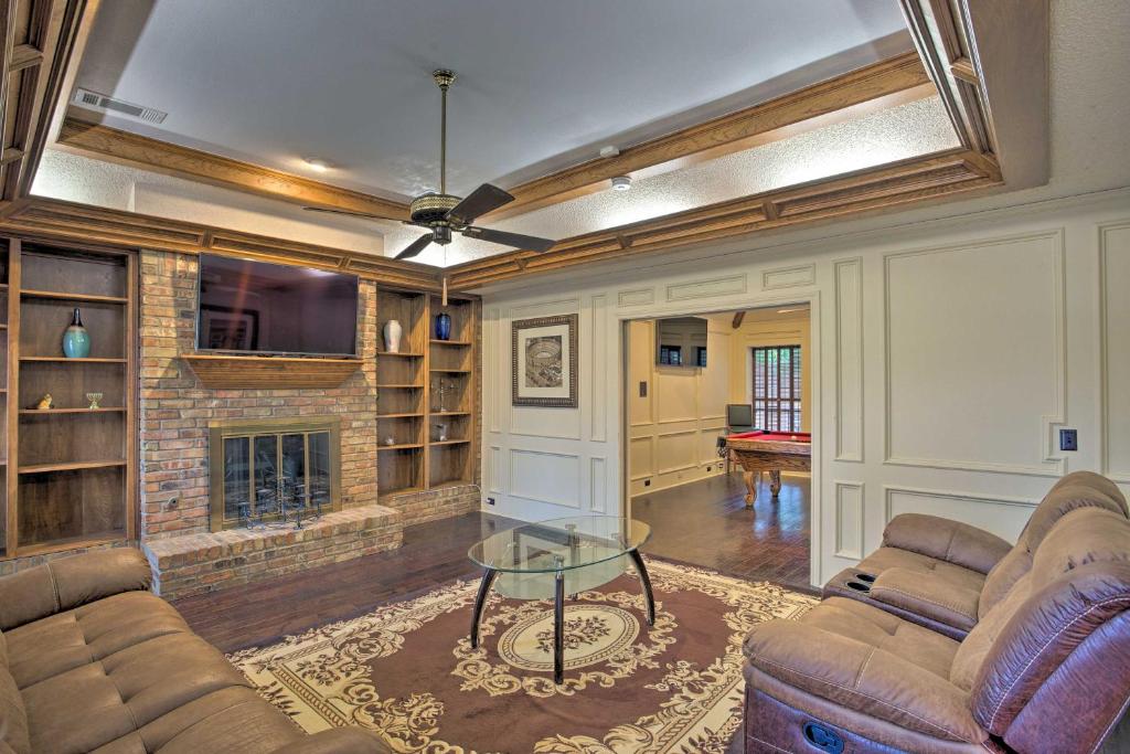 Family-Friendly Home with Pool Table, Patio, and Grill photo 4