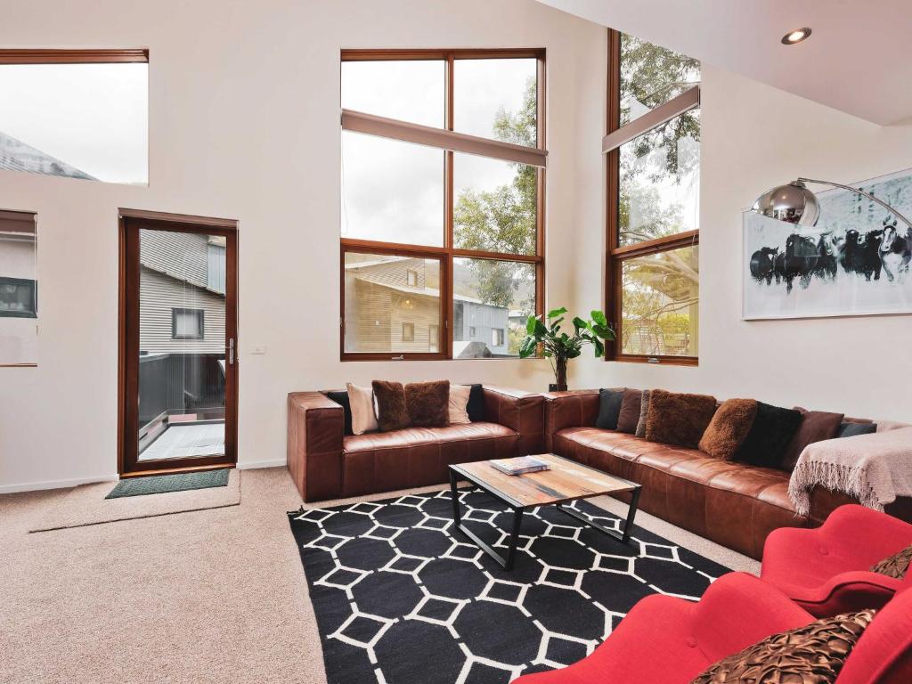 Snow Stream 3 Bedroom and loft with gas fire garage parking and balcony photo 1