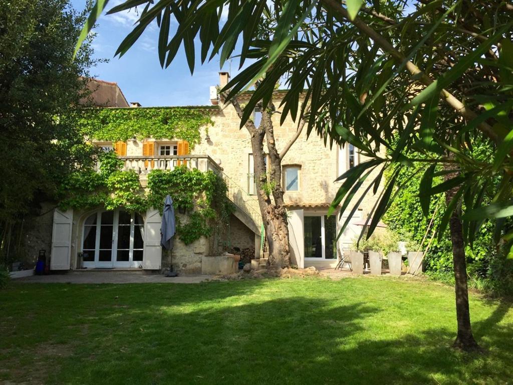 Clos de la Colombe photo 2