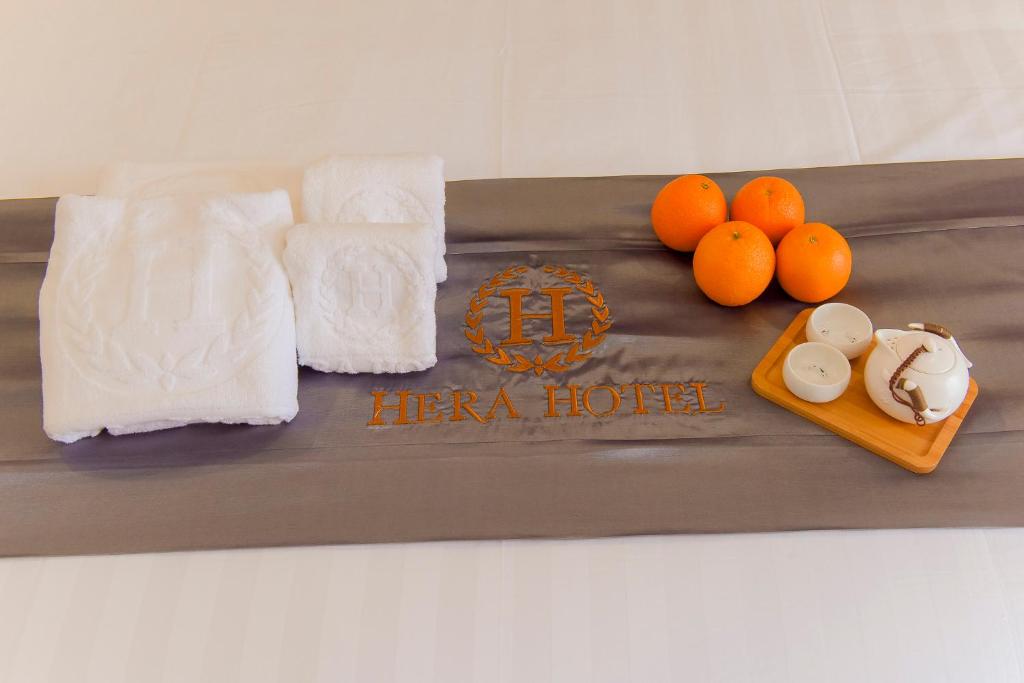Двухместный (Двухместный номер Делюкс с 1 кроватью и балконом), Hera Hotel - Free Airport Drop Off