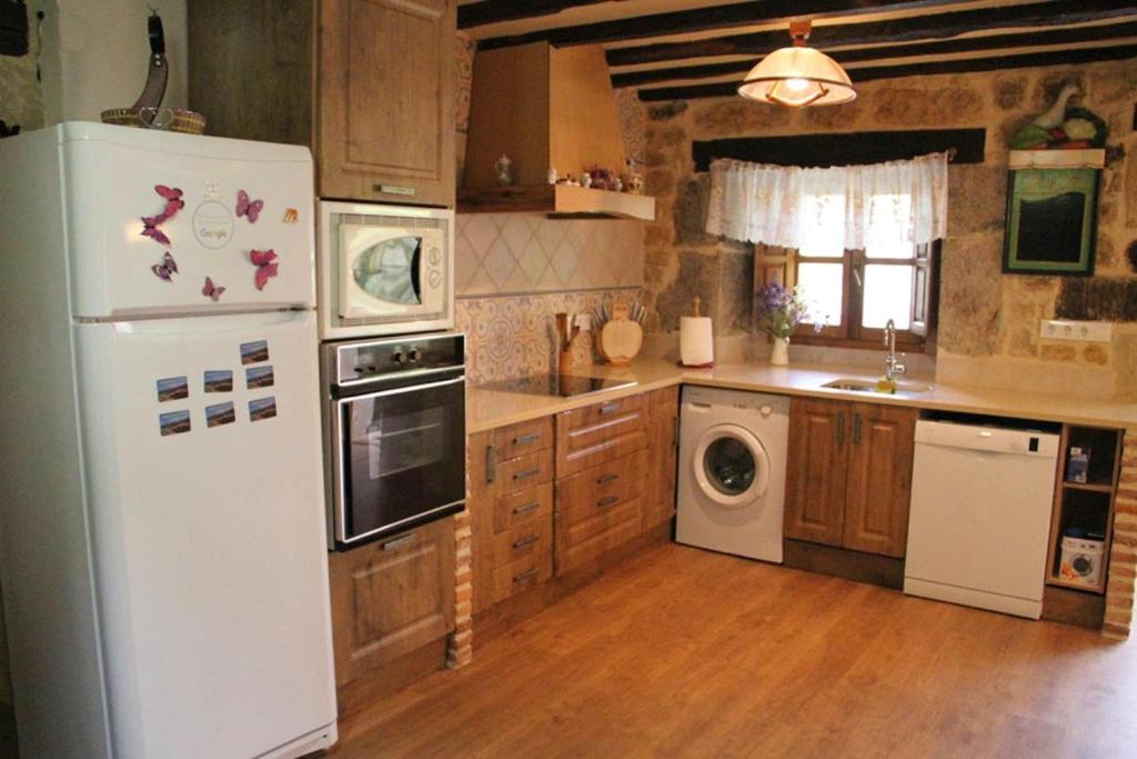 5 bedrooms house with jacuzzi terrace and wifi at La Cavada photo 4