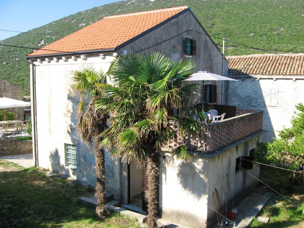 3 bedrooms house at Sveti Jakov 400 m away from the beach with enclosed garden and wifi photo 1