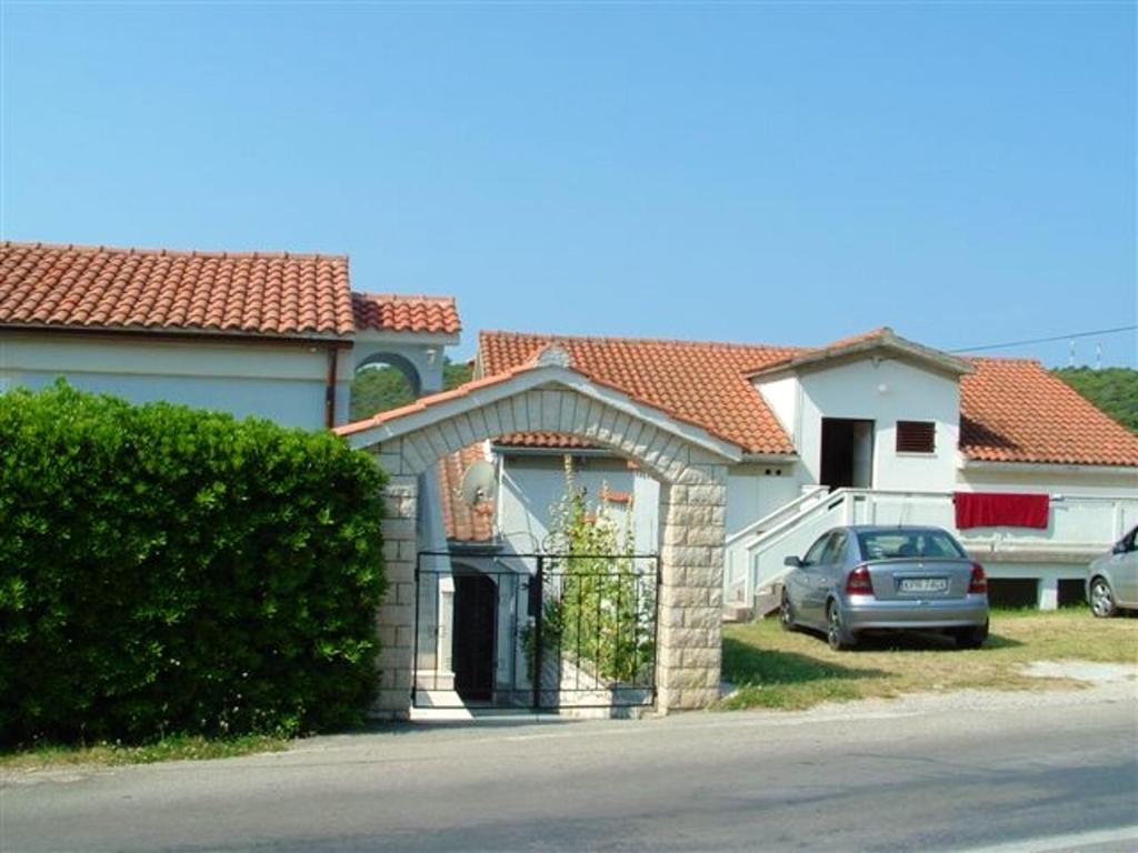 2 bedrooms appartement at Kampor 500 m away from the beach with enclosed garden and wifi photo 1
