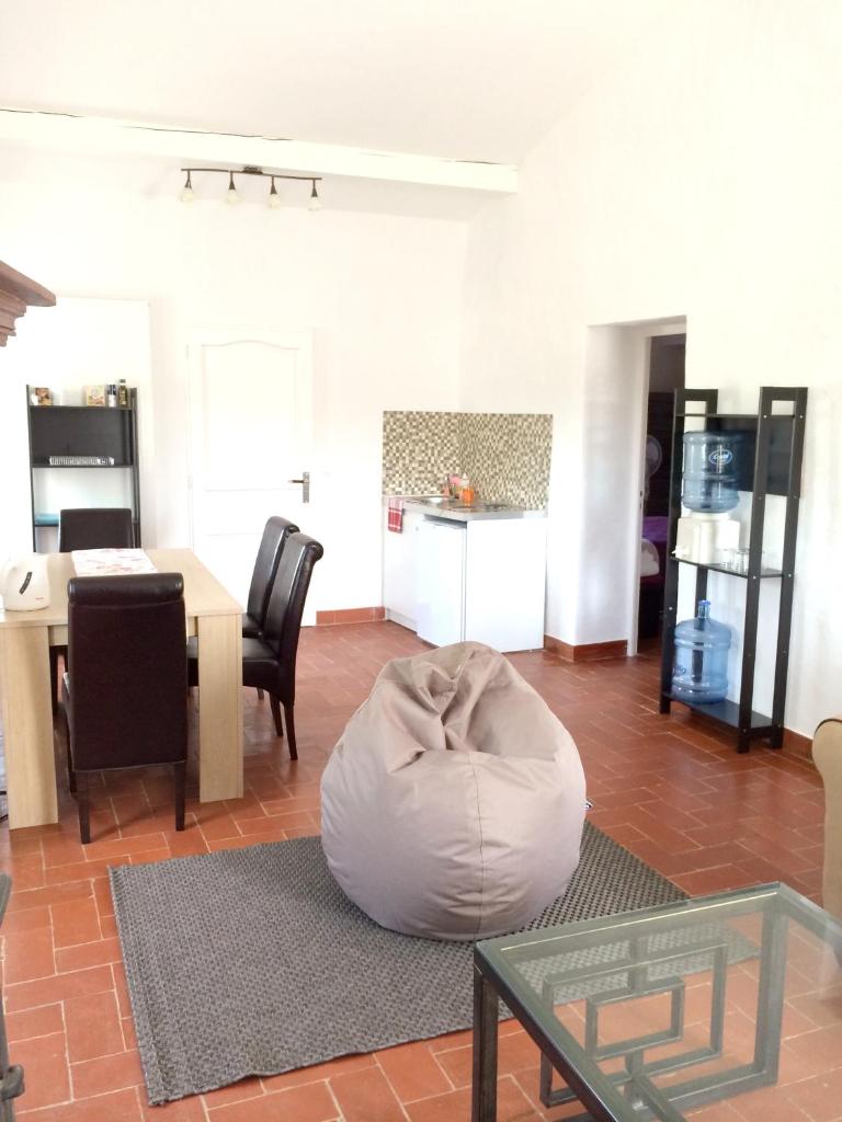 Appartement de 2 chambres avec piscine partagee jardin et wifi a Montauriol photo 4