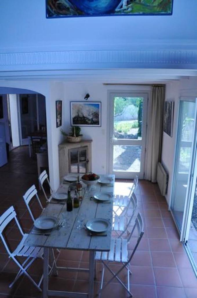 Maison de 3 chambres avec piscine partagee terrasse amenagee et wifi a Cotignac photo 1