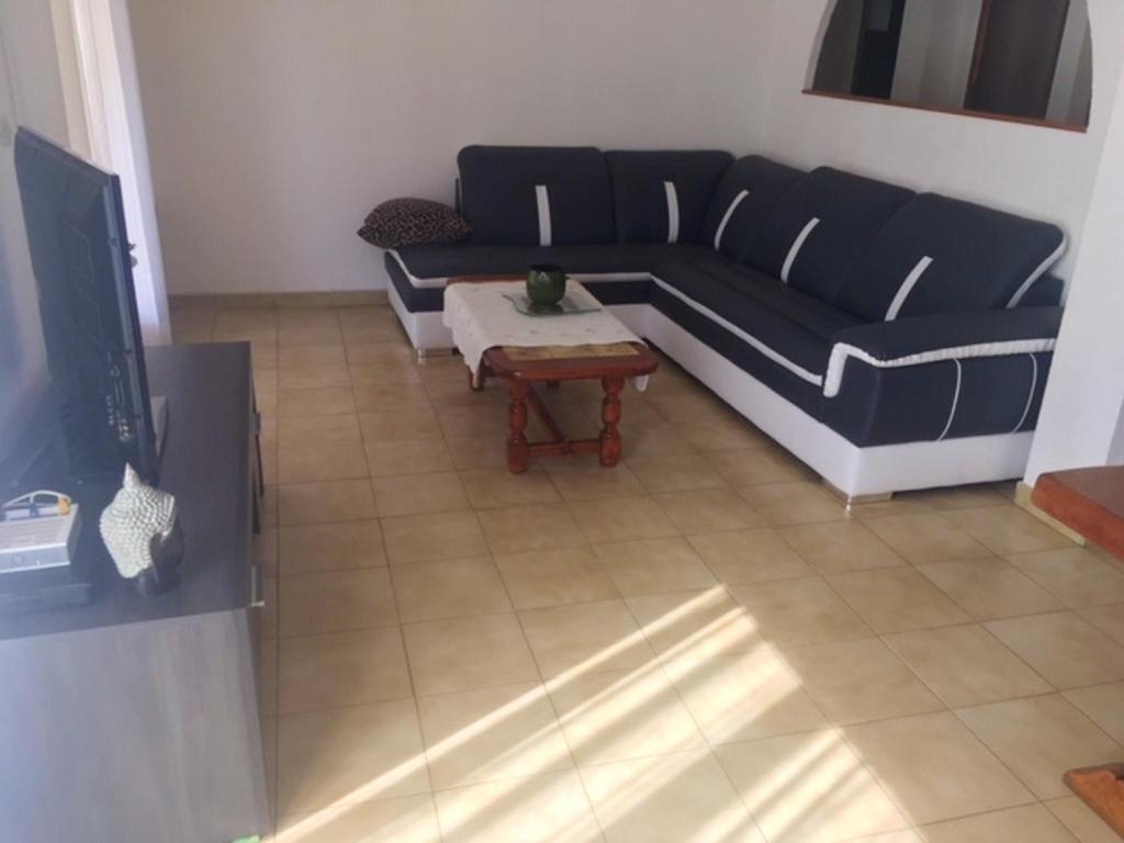 Villa de 3 chambres avec piscine privee jardin clos et wifi a Poussan photo 3