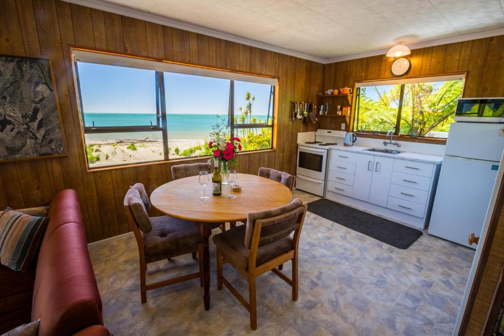 Tidal Treasure - Collingwood Holiday Home photo 4