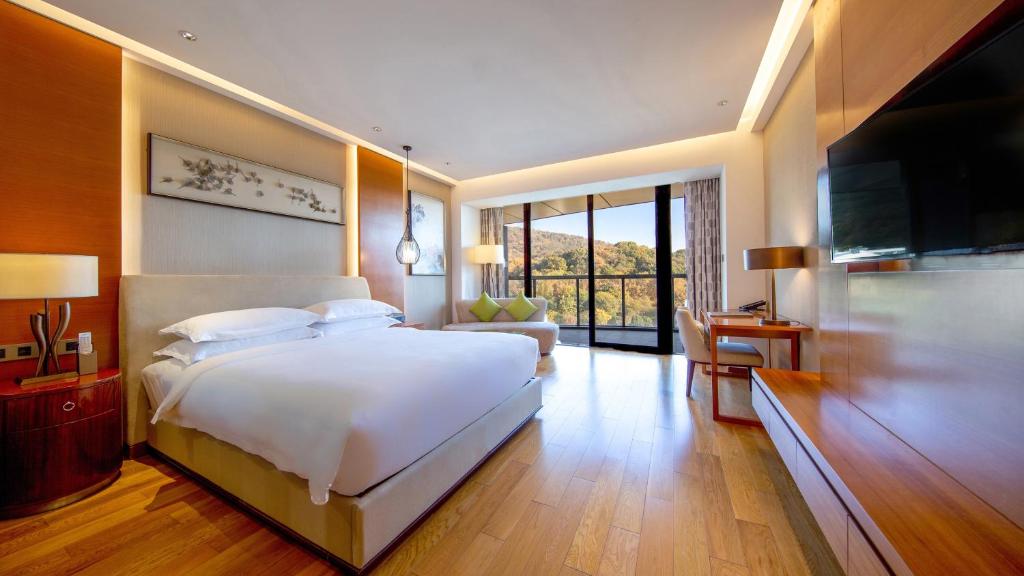 Holiday Inn Nanjing Xuanwu Lake, an IHG Hotel photo 1